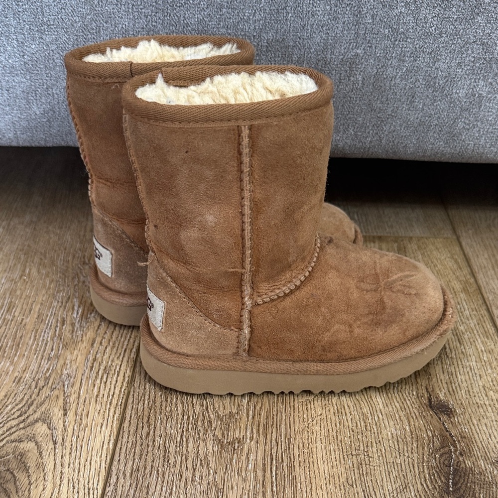 Ugg Chestnut Brown Shearling-Lined Classic Boots, Toddler 9
